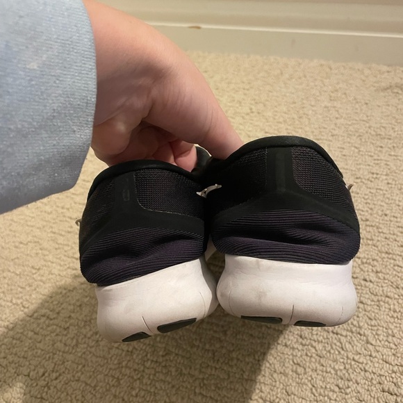 Women's Nike Free RN 'Black White' Running Shoes - Picture 6 of 13